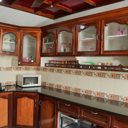 Rajahamsam Houseboat Villa Kumarakom Exterior photo